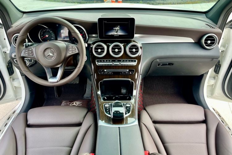 Used Mercedes-Benz GLC 2019 GLC 260 L 4MATIC Dynamic Model Interior 1