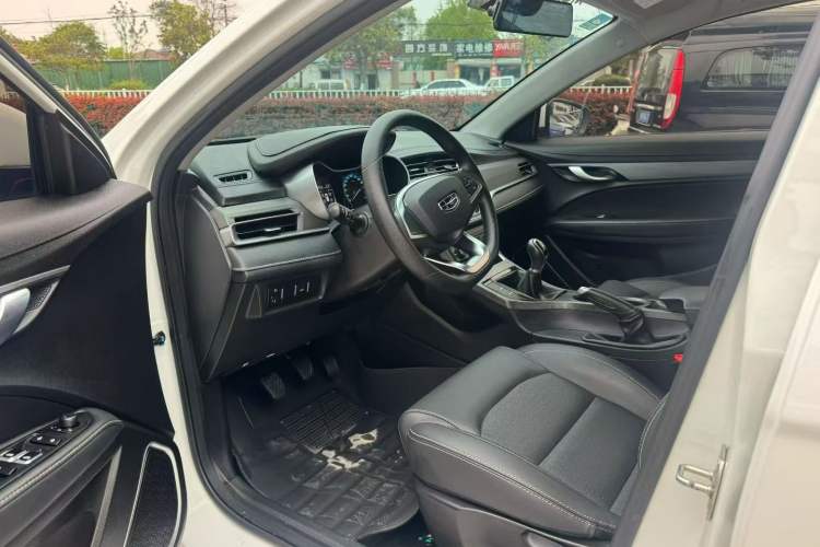 Used Geely Auto Emgrand 2021 UP 1.5L Manual Luxury Model Interior 4