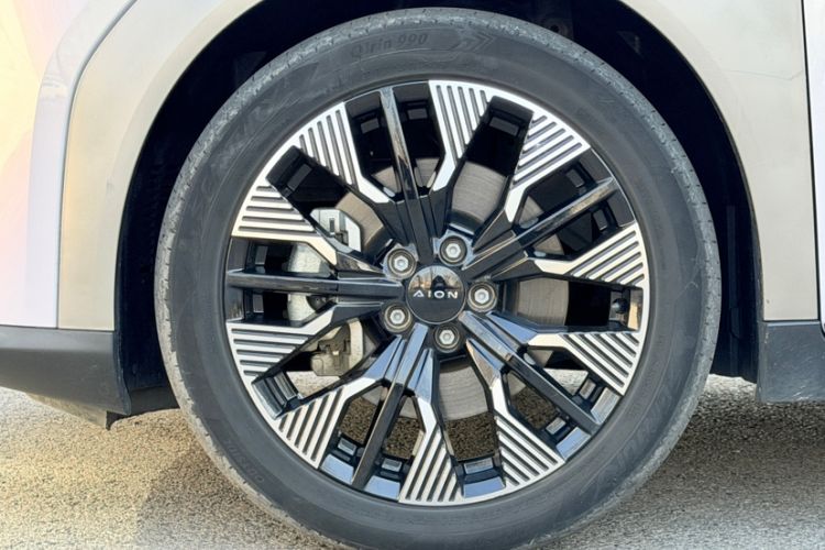 Used AION Y 2022 70 Tech Edition Lithium Iron Phosphate
