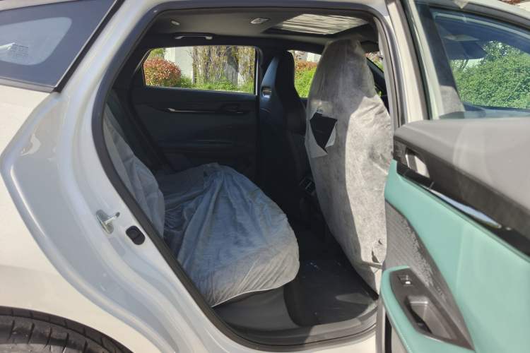 Used CHANGAN UNI-V iDD 2024 Blue Whale Smart Electric iDD 136km ZhiKu Model
