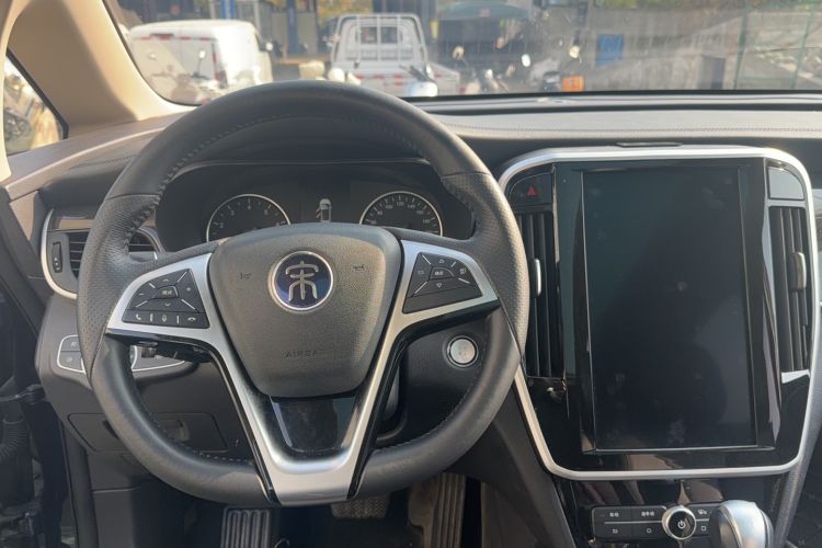 Used BYD Song MAX 2018 1.5T Automatic Smart Connect Elite Model with 6 Seats
