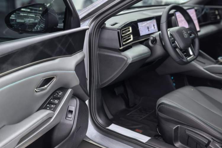 Used BYD Qin L 2025 DM-i Smart Drive 80KM Leading Model