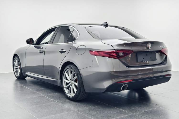 Used Alfa Romeo Giulia 2017 2.0T 200HP Luxury Edition