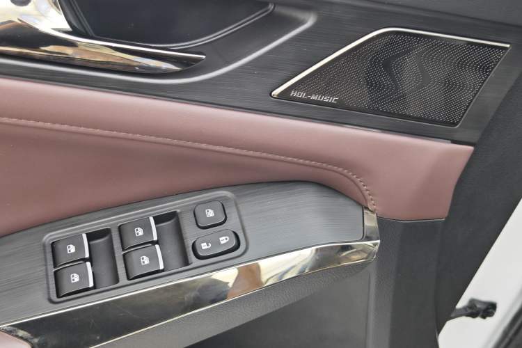 Used SOL X8 PLUS 2023 1.5 TGDI DCT Smart Edition 7-Seater