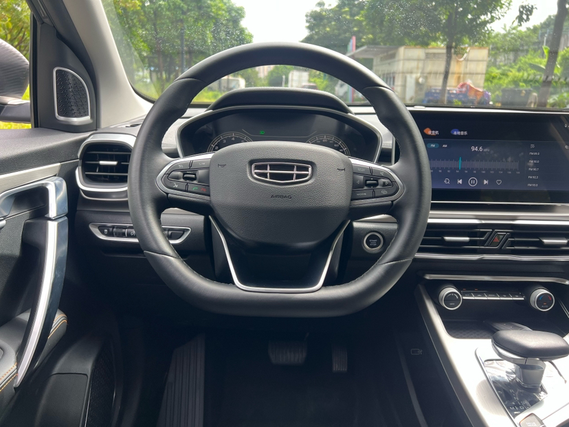 Geely Auto Coolray 2023 1.5T DCT Platinum Edition — снимка 17