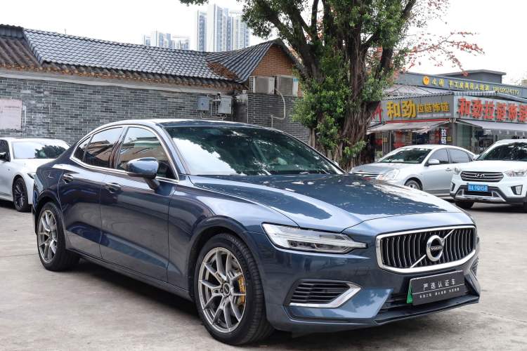 Used Volvo S60 New Energy 2022 T8 eDrive Hybrid All-Wheel Drive Smart Luxury Edition Exterior 2