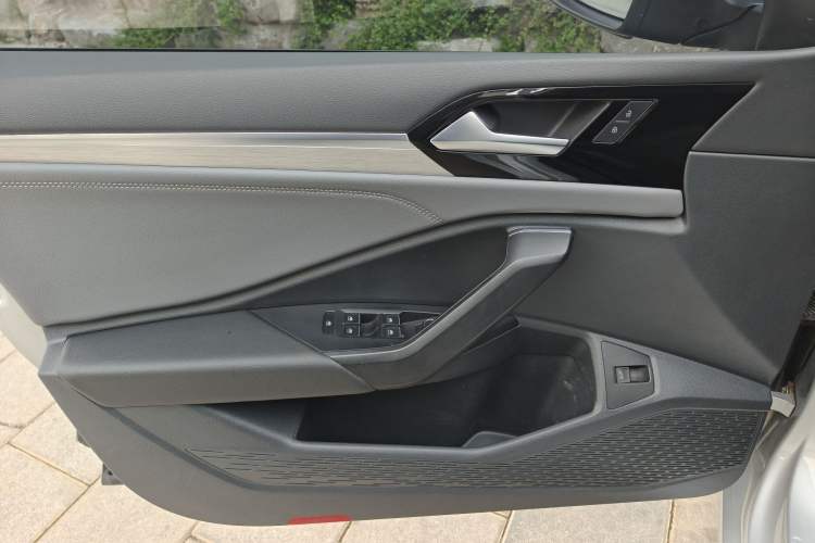 Used Volkswagen Sagitar 2022 280TSI DSG Flyover Edition Interior 3