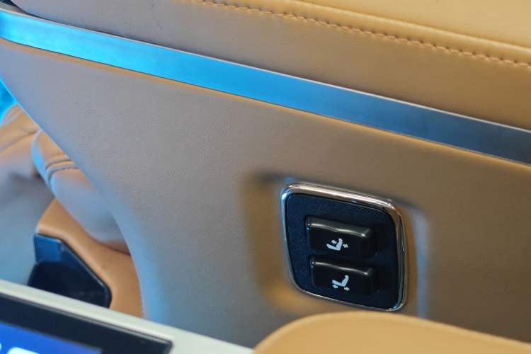 Used Hongqi HQ9 2023 2.0T Smart Connect Flagship Edition Interior 11