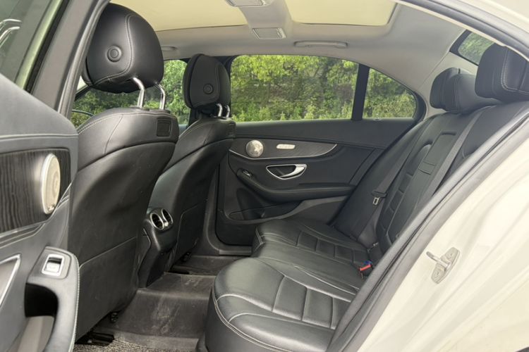 Used Mercedes-Benz C-Class 2017 Facelift C 200 L Sport Edition Interior 4