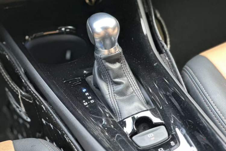 Used Toyota C-HR 2020 2.0L Leading Edition Interior 4