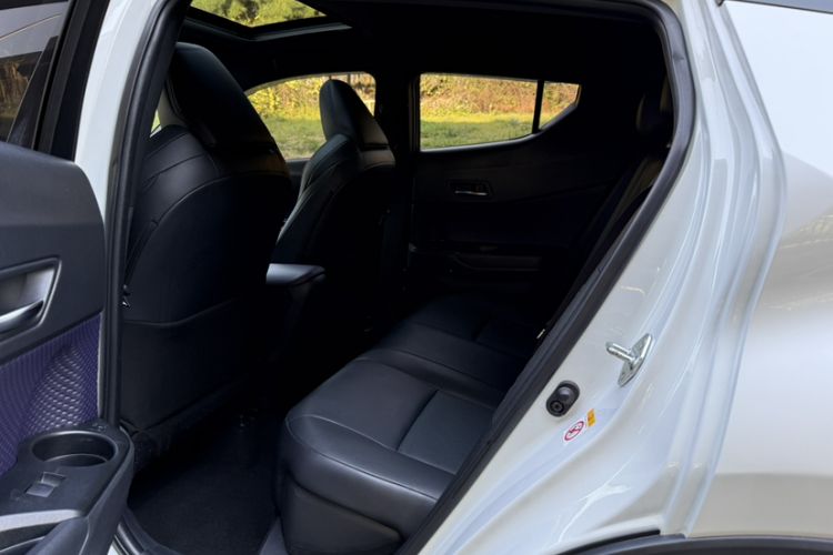 Used Toyota C-HR 2020 2.0L Leading Edition Interior 5