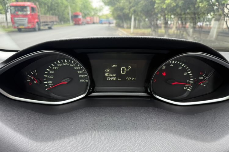 Used Peugeot 308S 2015 1.6T Automatic Jingchi Edition Odometer Close Up