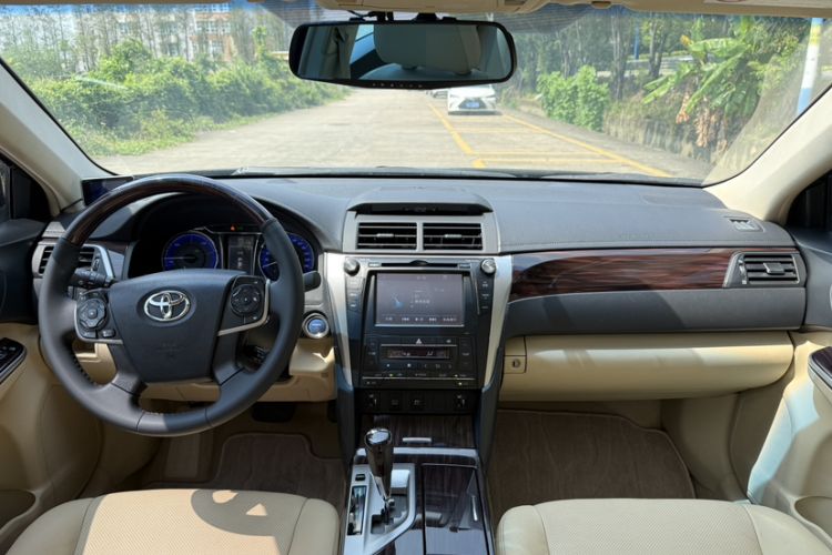 Used Toyota Camry 2015 Dual-Engine 2.5 HG Luxury Navigation Edition Interior 3