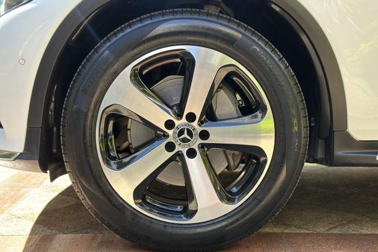 Used Mercedes-Benz GLC 2018 Facelift GLC 260 4MATIC Luxury Edition Exterior 9