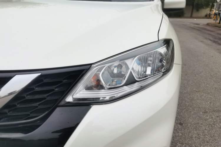 Used Nissan Tiida 2016 1.6L CVT Cool Dynamic Edition