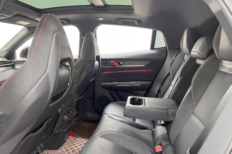 Used Lynk & Co 05 2020 2.0TD Four-Wheel Drive HypeHalo Interior 4