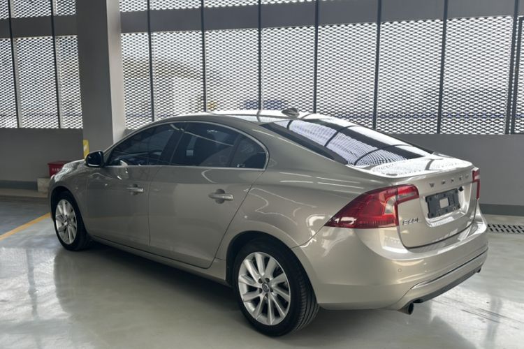Used Volvo S60 2015 S60L 2.0T Zhiyuan Edition
