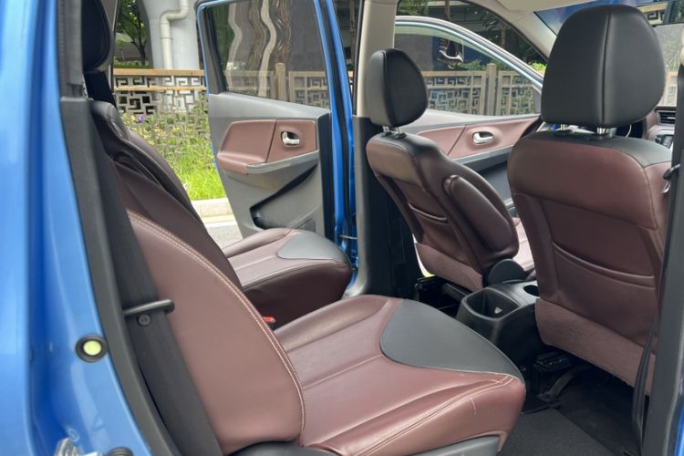 Used Venucia M50V 2019 1.6L CVT Luxury Edition
