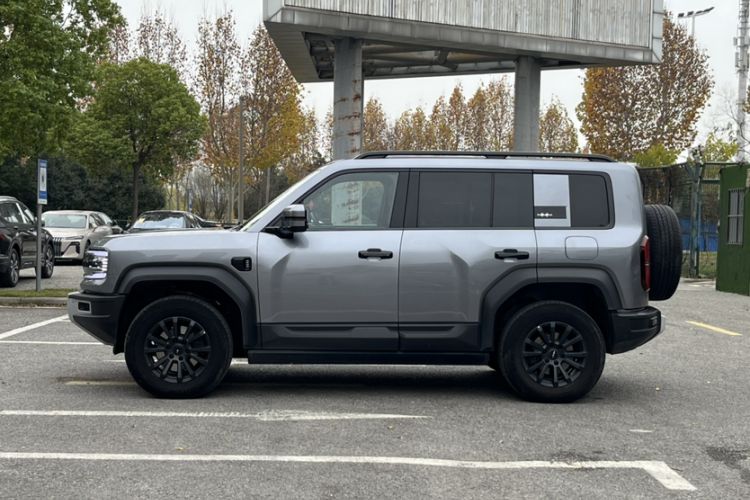 Used Formula Leopard Leopard 5 2023 Navigator Edition
