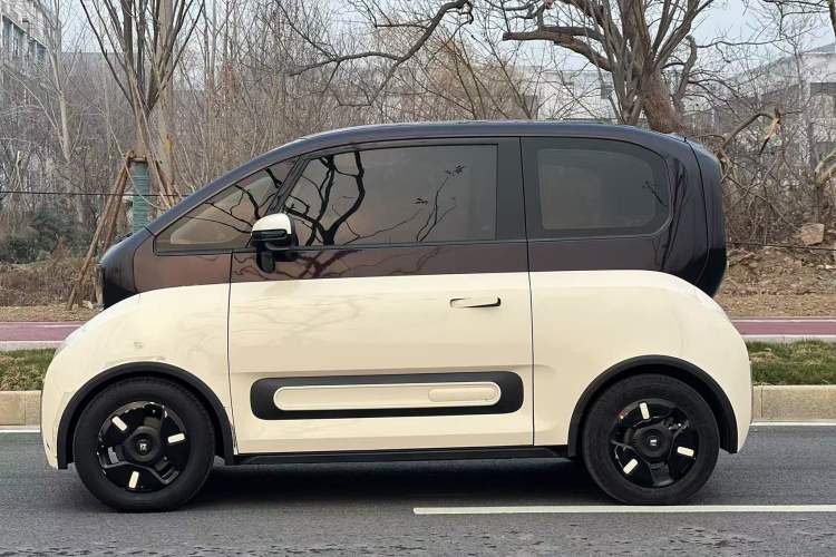 Used Baojun KiWi EV 2022 Artist Lite Edition Lithium Iron Phosphate
