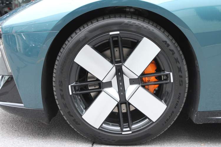 Used XPeng P7 2025 Model—750 All-Wheel-Drive High-Performance Ultra