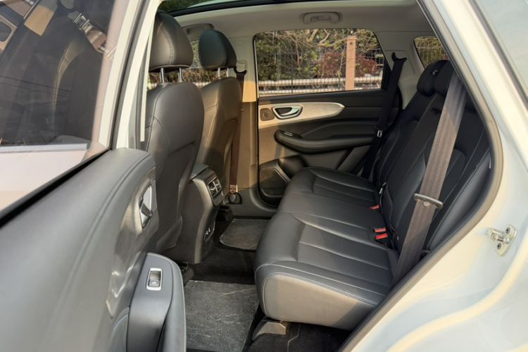 Used Roewe RX5 2023 PLUS 330TGI Automatic Trendsetting Smart Edition Interior 3