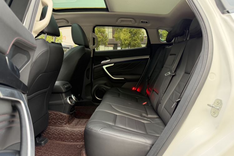 Used Wey VV7 2017 2.0T Ultra-Luxury Version Interior 3