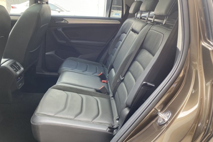 Used Volkswagen Tiguan L 2018 Facelift 330TSI Automatic Two-Wheel Drive Luxury Edition Interior 4