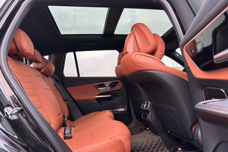 Used Mercedes-Benz GLC 2023 Facelift GLC 260 L 4MATIC Dynamic Version 5 Seats Interior 7