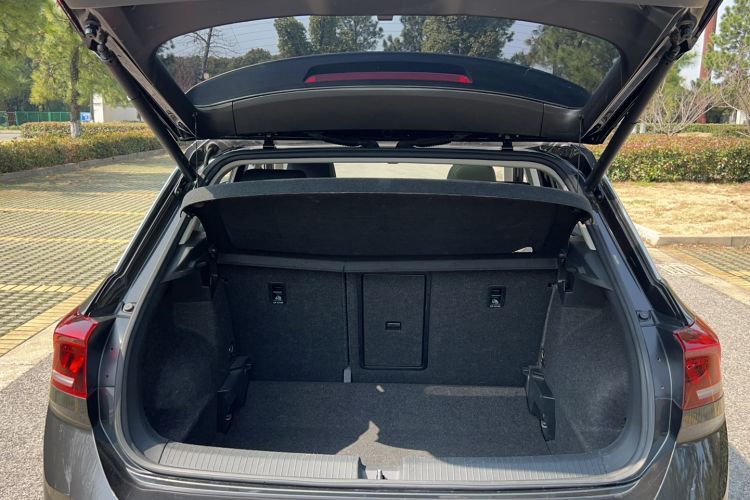 Used Volkswagen T-ROC 2021 280TSI DSG Two-Wheel Drive Comfort Connect Edition