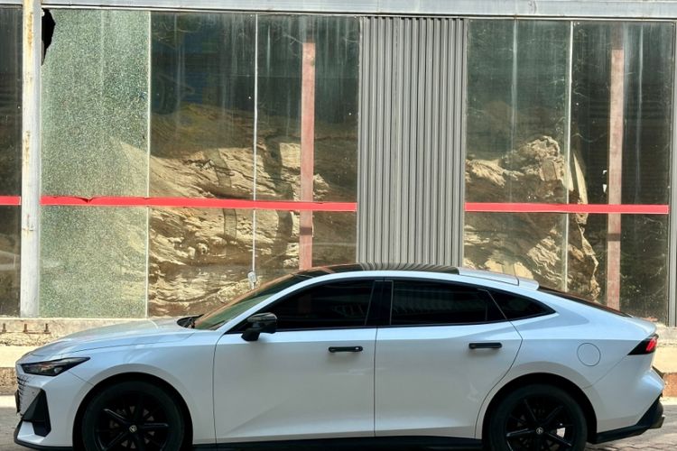 Used CHANGAN UNI-V 2022 1.5T Prestige Version
