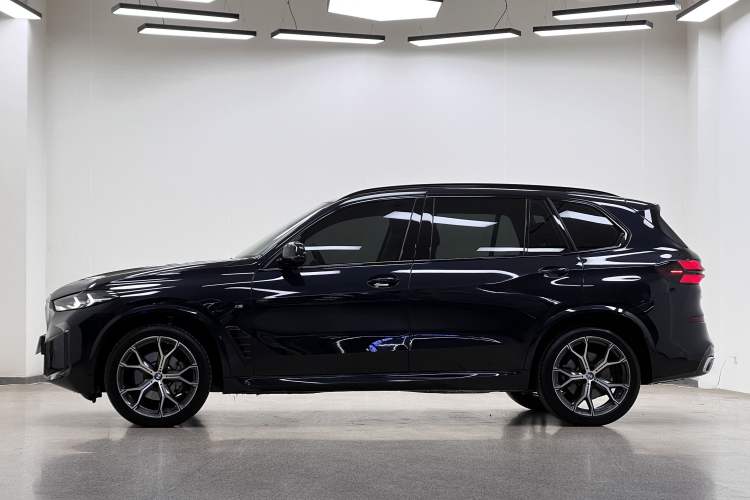 Used BMW X5 2023 xDrive 30Li Luxury M Sport Night Edition Package
