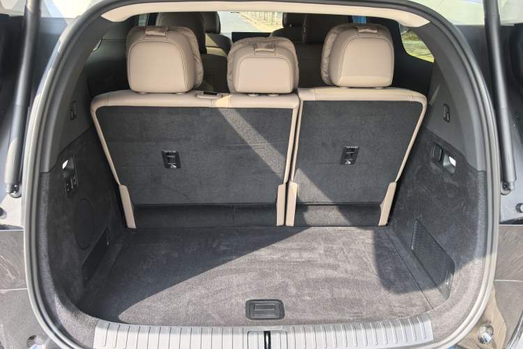 Used Li Auto MEGA 2025 Home Family Special Edition