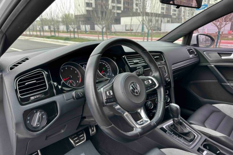 Used Volkswagen Golf 2017 280TSI Automatic R-Line Million-Vehicle Commemorative Edition
