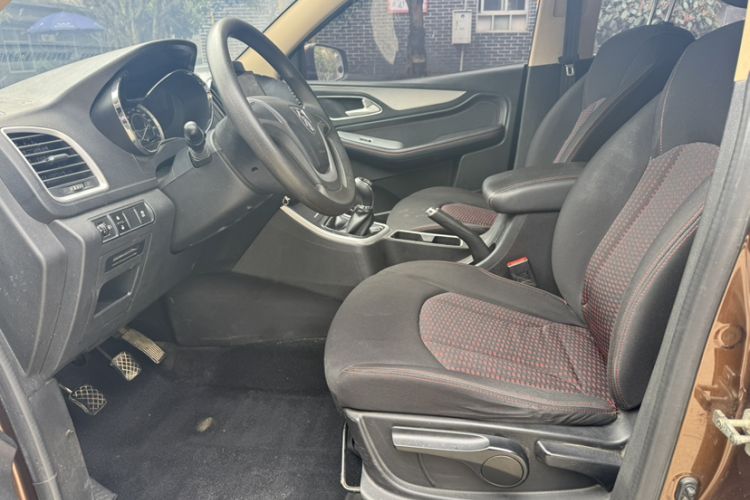 Used Baojun 560 2015 1.8L manual Comfort trim level
