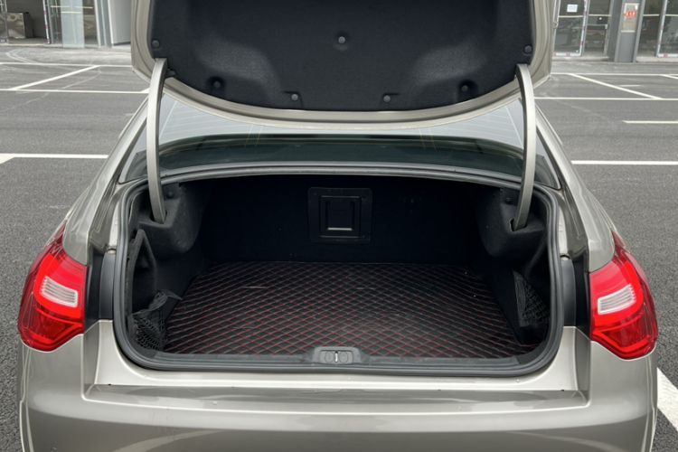 Used Citroen C5 2014 1.6T Automatic Prestige Model Trunk