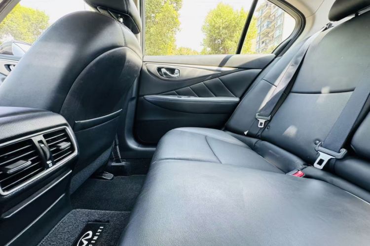 Used Infiniti Q50 2014 3.7L Comfort Edition Interior 8