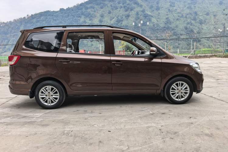 Used Wuling Hongguang 2015 1.5L S1 Standard China V-Emission Standards
