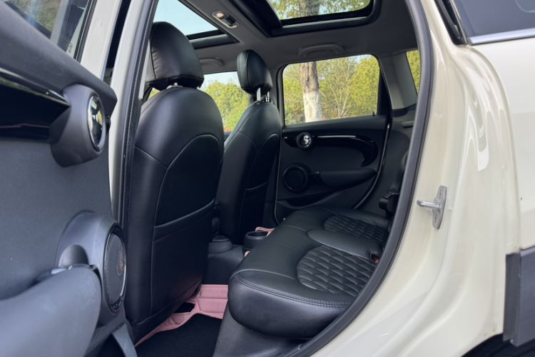 Used MINI 2018 1.5T ONE PLUS Five-Door Edition Interior 2