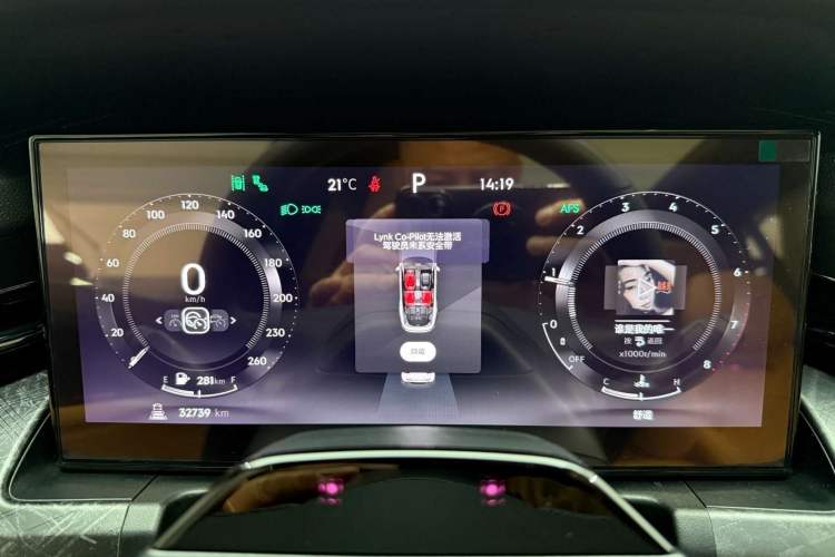 Used Lynk & Co 09 2021 2.0T Halo Six-Seater
