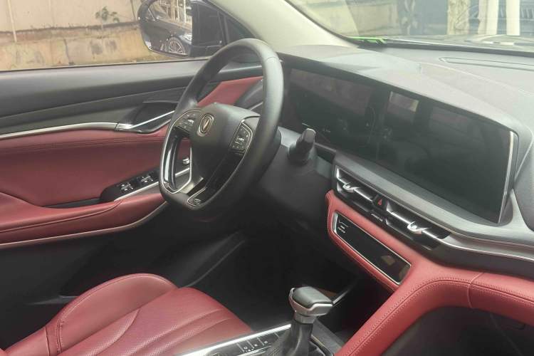 Used CHANGAN CS75 PLUS 2021 1.5T Automatic Luxury Version Interior 4