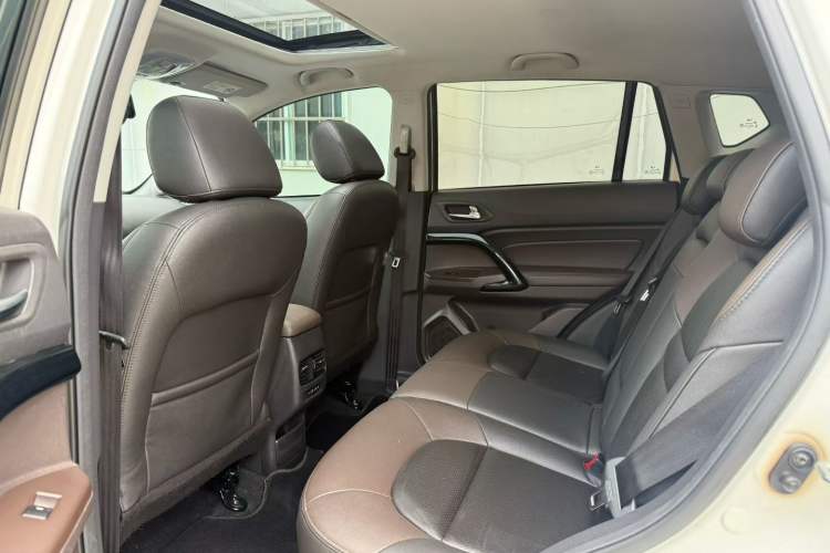 Used GAC Trumpchi GS4 2017 235T Automatic Two-Wheel Drive Luxury Smart Connectivity Version Interior 4