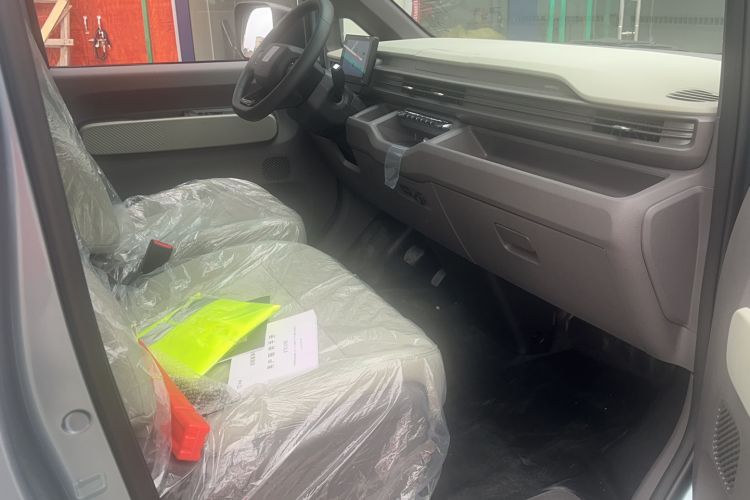 Used Farizon Xingxiang V 2025 V8E Functional Edition—Smart Edition, 350km Interior 2