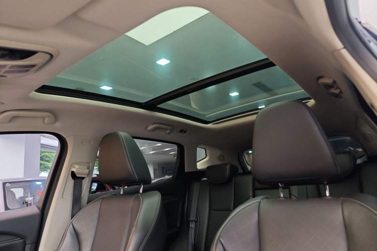 Used Wey VV6 2021 2.0T Two-Wheel Drive Smart Plus Interior 6