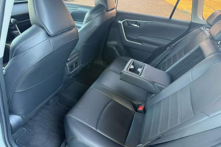 Used Toyota Wildlander 2021 2.0L CVT Two-Wheel Drive Luxury Edition Interior 3