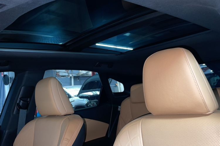 Used Lexus RX 2023 350h Two-Wheel Drive Comfort Edition Headliner