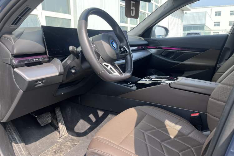 Used BMW i5 2024 eDrive 35L M Sport Package Interior 3