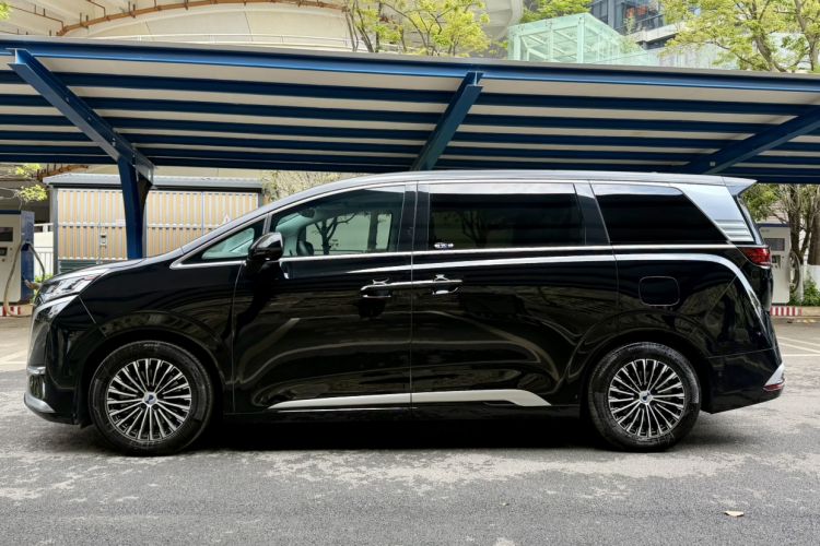 Used Denza D9 2022 EV 600 Four-Wheel Drive Flagship Model
