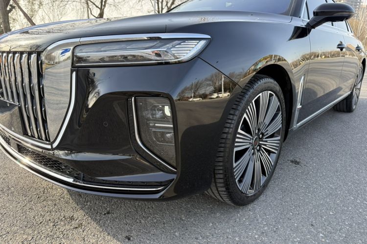 Used Hongqi H9 2025 Model Facelifted 2.0T Two-Wheel Drive Flag-Style Luxury Business Edition, 5 Seats
