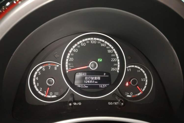 Used Volkswagen Beetle 2015 180TSI model Odometer Close Up